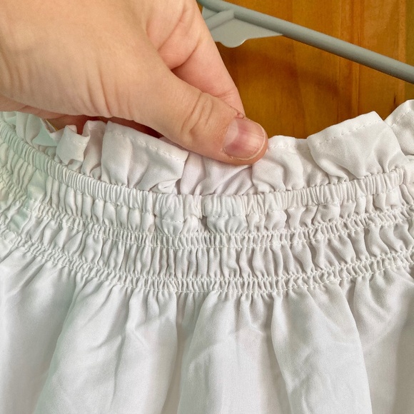 Women’s size small Crown and Ivy long sleeved white flowy blouse with smocking - Picture 3 of 7